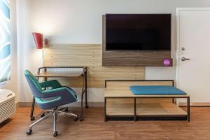 King Room with Bath Tub - Mobility and Hearing Access room in Tru By Hilton Binghamton Vestal