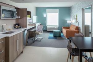 One-Bedroom King Suite - Non-Smoking room in Home2 Suites By Hilton Jacksonville Airport