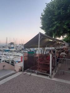 Jolie 2P au centre de golfe-juan à 2mn des plages