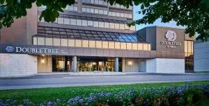 DoubleTree by Hilton Windsor, ON - ديربورن