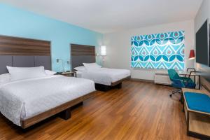 Queen Room with Two Queen Beds - Mobility Access room in Tru By Hilton Spartanburg