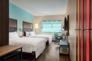 Queen Room with Two Queen Beds room in Tru By Hilton Ringgold Ga