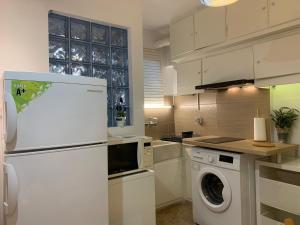 Chic Urban Living: Apartment in Acropolis-Koukaki