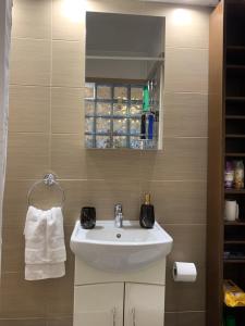 Chic Urban Living: Apartment in Acropolis-Koukaki