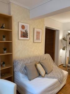 Chic Urban Living: Apartment in Acropolis-Koukaki