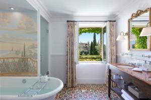 Hotels Airelles Gordes, La Bastide : photos des chambres