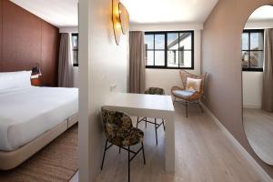 Deluxe King Room room in Atocha Hotel Madrid Tapestry Collection by Hilton