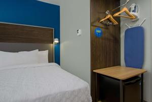 Queen Room with Two Queen Beds room in Tru By Hilton Columbus Airport