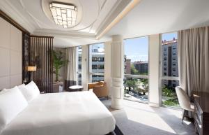 Deluxe King Room room in DoubleTree By Hilton A Coruña