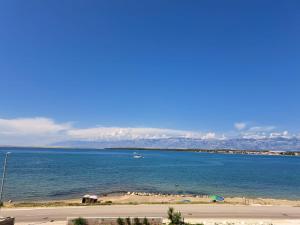 B & R Summer breeze apartments