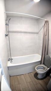 L ESCALE entre DISNEY et PARIS