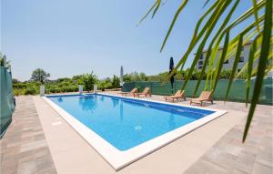 Lovely Home In Donji Prolozac With Wifi