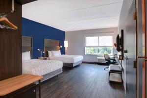 Queen Room with Two Queen Beds - Hearing Access room in Tru By Hilton Franklin Cool Springs Nashville Tn