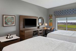 Queen Room with Two Queen Beds room in Hampton Inn Circleville Oh