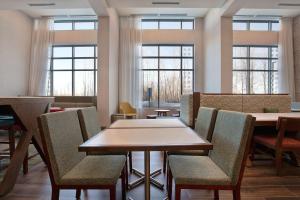 Hampton Inn & Suites Ottawa West, Ontario, Canada