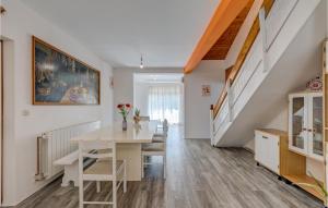 Awesome Home In Dugopolje With Wifi