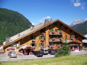 Location gîte, chambres d'hotes Hôtel Belalp dans le département Haute Savoie 74