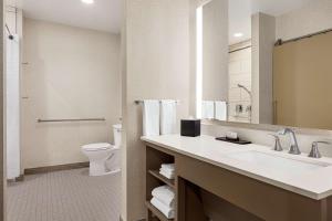 One-Bedroom King Suite - Hearing Accessible/Non-Smoking room in Embassy Suites by Hilton Round Rock