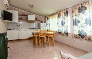 3 Bedroom Nice Home In Kavran 