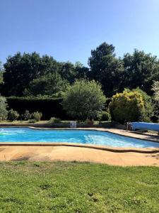 Villas Jolie villa avec grande piscine et immense jardin : photos des chambres