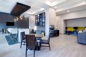Hampton Inn & Suites Burlington, Ontario, Canada