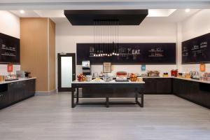 Hampton Inn & Suites Burlington, Ontario, Canada