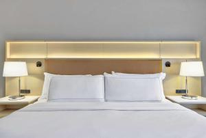 King Suite room in Radisson Quad City Plaza Hotel