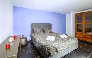 Maisons de vacances Nice Home In Suze-La-Rousse With Wifi : photos des chambres