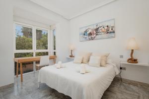 House with sea and mountain views on the beach, Bahía de Marbella