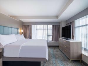 King Studio Suite room in Park Inn by Radisson Toledo OH