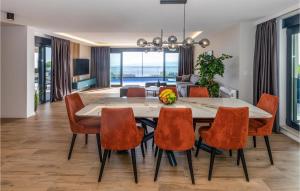 4 Bedroom Lovely Home In Bast 