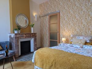 B&B / Chambres d'hotes Maison d'Histoires : Chambre Double ou Lits Jumeaux