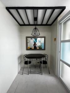 Netflix and Unli WIFI!!! The Elchies Room at Tagaytay Prime Residence