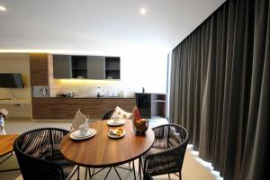 Spacious Studio, incredible rooftop with sea view