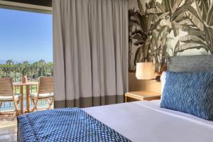 Sapphire Retreat Twin room in The Lake Resort