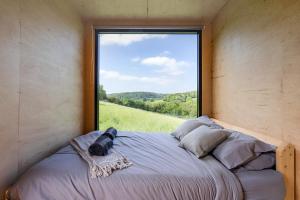 Secluded Offgrid Cabin w Sunset View & Fireplace