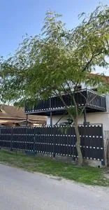 LiMo Apartman - Fehérbézseny