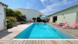 Villas Dans le centre du village de Ste Marie, au calme, superbe villa avec piscine : photos des chambres