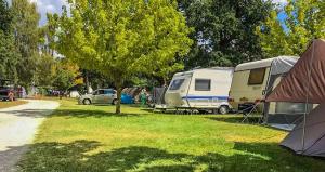 Campings Camping Country Park Crecy La Chapelle - Next to Disneyland Paris : photos des chambres