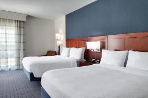 One-Bedroom Queen Suite with Sofa Bed room in Courtyard by Marriott Houston NASA Clear Lake