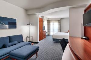 One-Bedroom King Suite with Sofa Bed room in Courtyard by Marriott Houston NASA Clear Lake