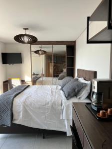 Almada Studios 26 - República