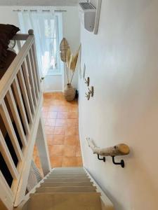 *Blue Éden* Au cœur du village