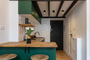 Golden Apartments Warsaw - Stylish Luxury, Złota Street