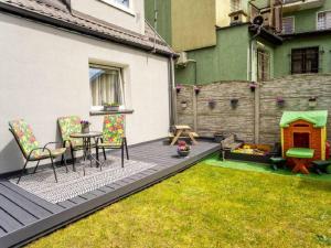 U Ewy! Pokoje gościnne z darmowym parkingiem! Duże ogrodzone podwórko! Centrum Ustki! Blisko Plaży!