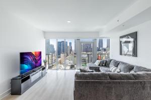 Top Floor 3 Bed 3 Bath Penthouse Living In Luxury