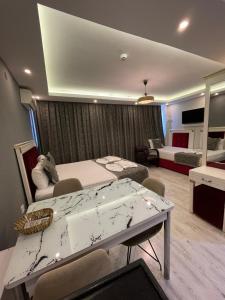 Apartment with Terrace room in Arat Apartments