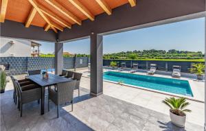 3 Bedroom Amazing Home In Stinjan 