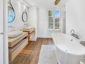 Aux Tourelles 1888 - Tres Proche Lyon #Clim #Piscine #Netflix #Parking Payant Securise