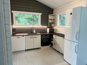 Lake Cottage with sauna (near City)